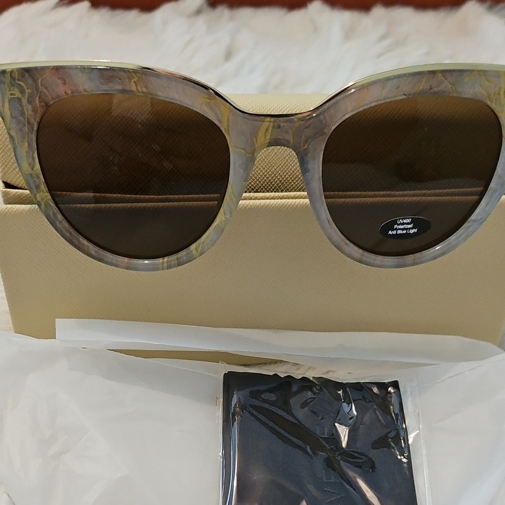 Stylish Women's Sunglasses - Brown and Gray
